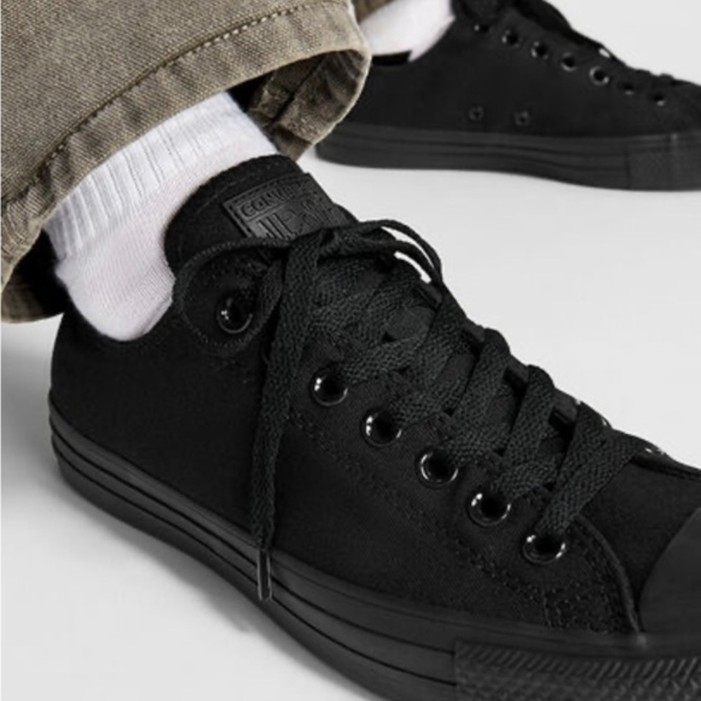 ❇️NWT❇️Converse Classic Low Canvas Sneakers - Picture 2 of 7